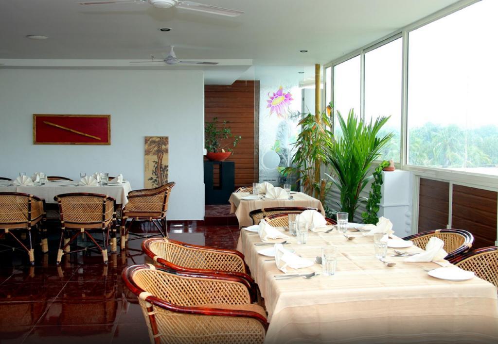 Aquarock Hotel Kazhakuttam Extérieur photo