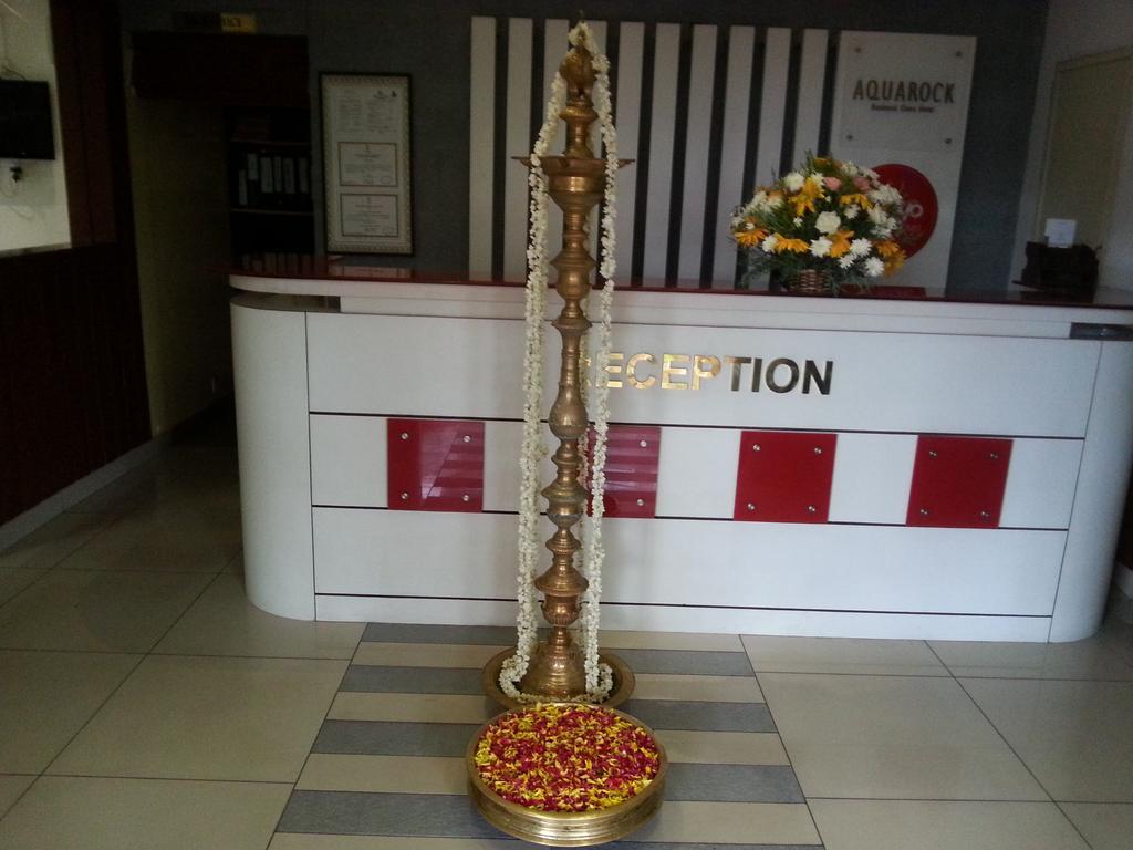 Aquarock Hotel Kazhakuttam Extérieur photo