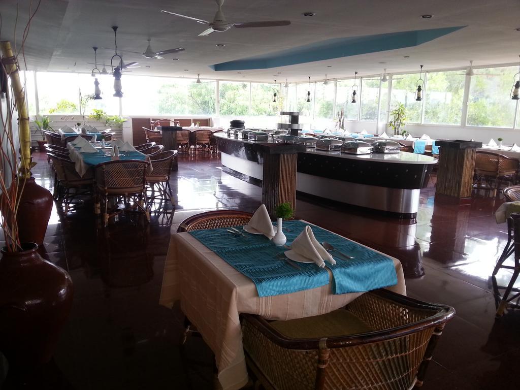 Aquarock Hotel Kazhakuttam Extérieur photo