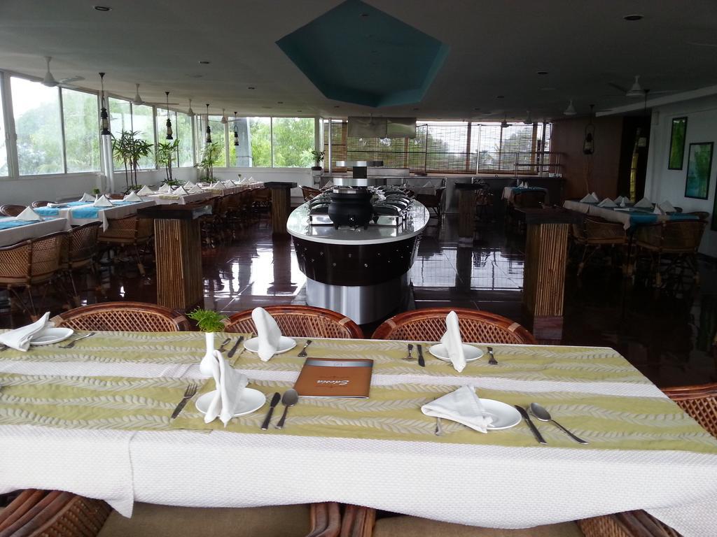 Aquarock Hotel Kazhakuttam Extérieur photo