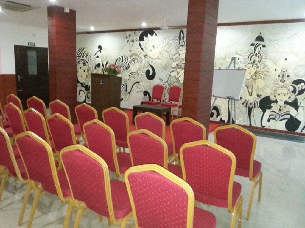 Aquarock Hotel Kazhakuttam Extérieur photo