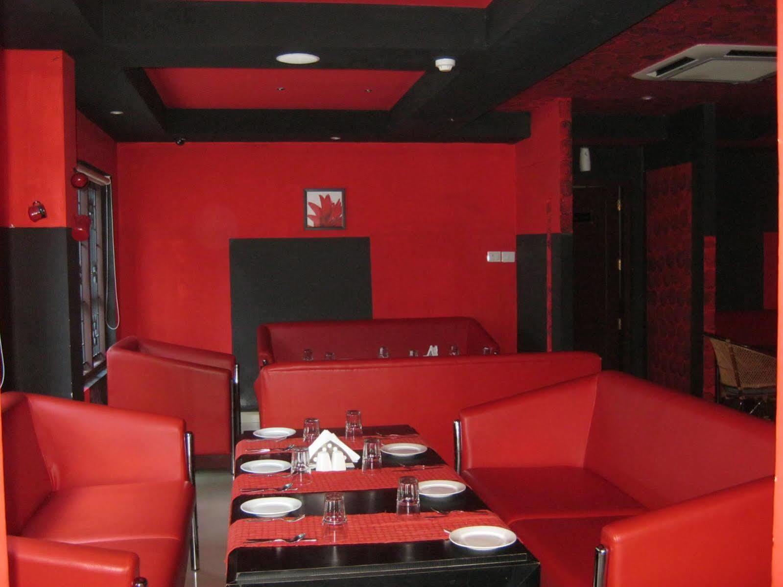 Aquarock Hotel Kazhakuttam Extérieur photo