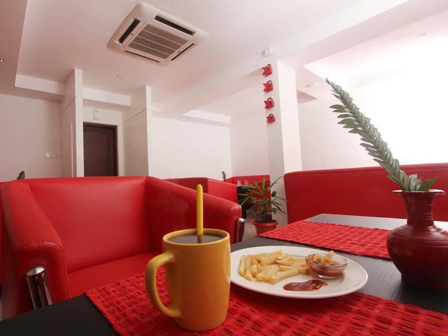 Aquarock Hotel Kazhakuttam Extérieur photo